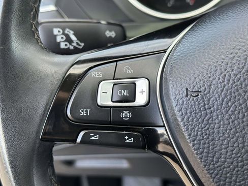 Used 2020 Volkswagen Tiguan SE image 20