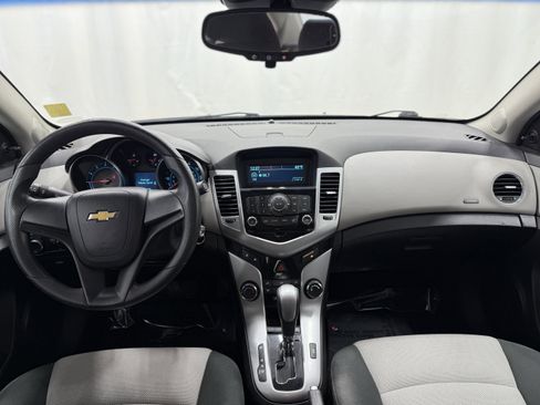 Used 2011 Chevrolet Cruze LS image 16