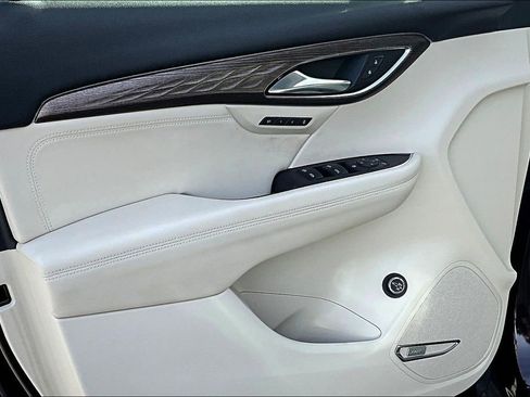 Used 2021 Buick Envision Avenir image 25