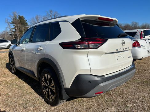 Used 2023 Nissan Rogue SV w/ SV Premium Package image 2