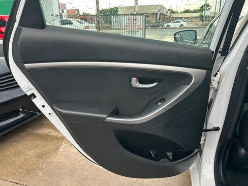Used 2017 Hyundai Elantra GT FWD image 18
