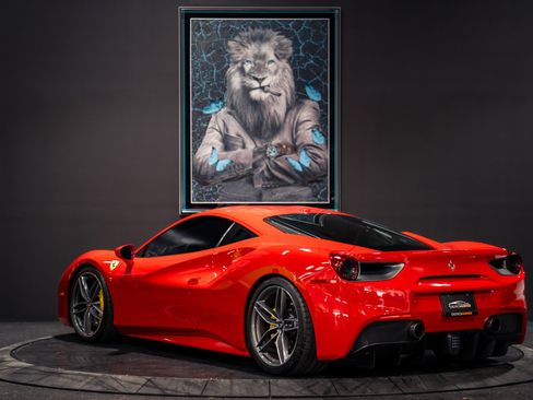 Used 2018 Ferrari 488 GTB RWD image 4