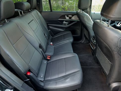 Used 2023 Mercedes-Benz GLS 450 4MATIC image 32