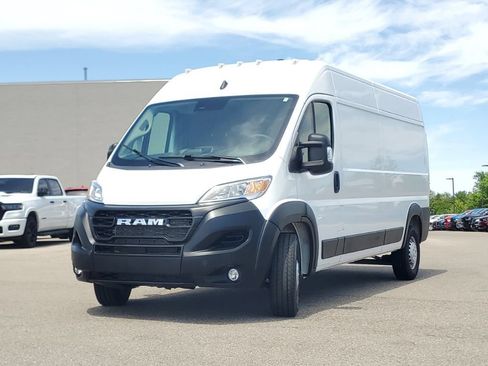 Used 2026 RAM ProMaster 2500 w/ Convenience Group FWD image 4