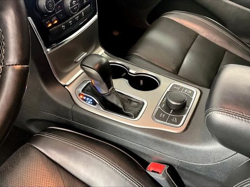 Used 2020 Jeep Grand Cherokee Overland AWD/4WD image 16