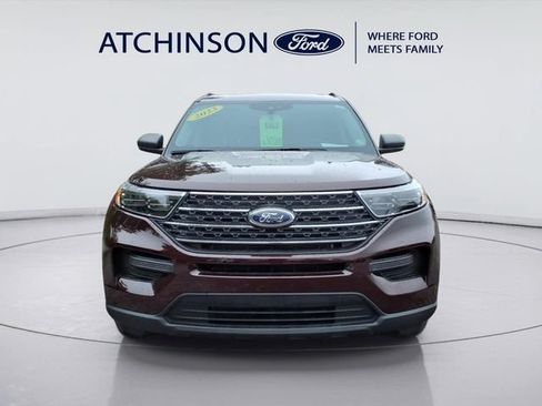Used 2023 Ford Explorer XLT AWD/4WD image 2
