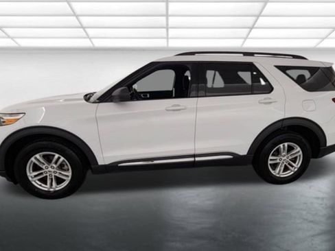 Used 2020 Ford Explorer XLT w/ Comfort Package AWD/4WD image 3
