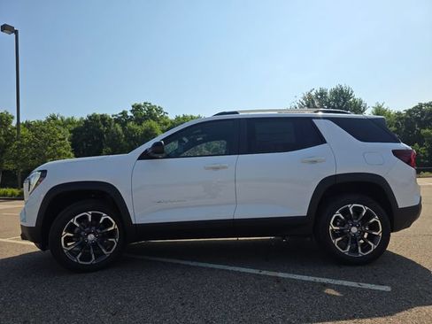 New 2027 GMC Terrain Elevation w/ Elevation Premium Package FWD image 13