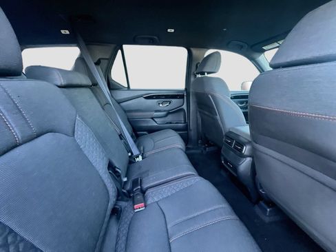 Used 2025 Honda Pilot Sport image 26