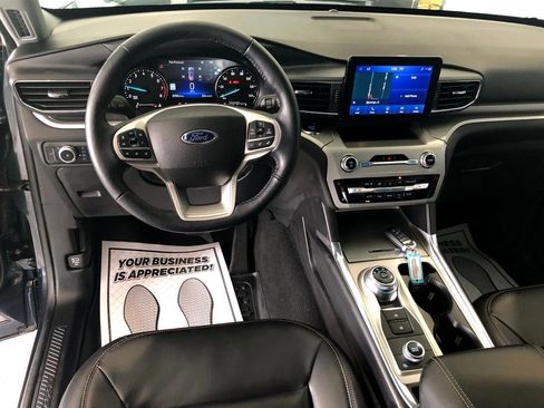 Used 2022 Ford Explorer XLT w/ Equipment Group 202A image 8