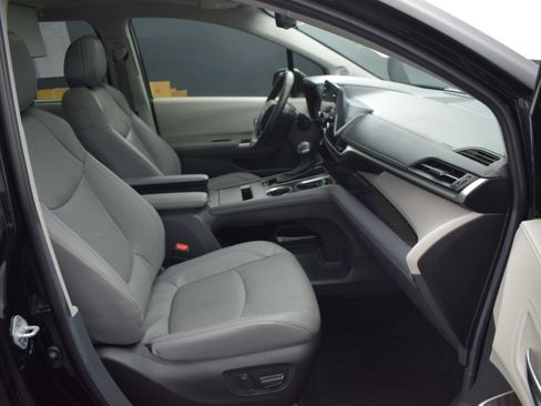 Used 2024 Toyota Sienna Limited AWD/4WD image 10