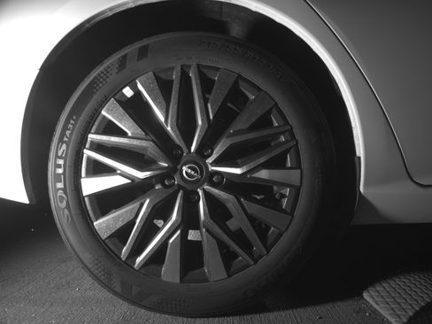 Used 2025 Nissan Altima 2.5 SV FWD image 15
