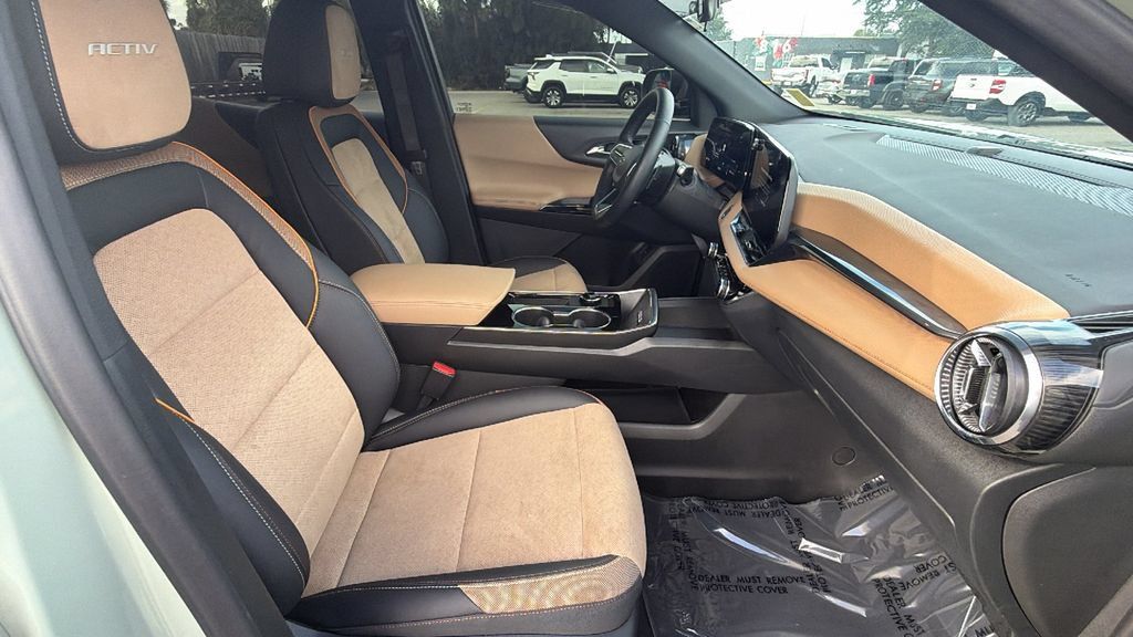 Used 2026 Chevrolet Equinox ACTIV FWD image 27