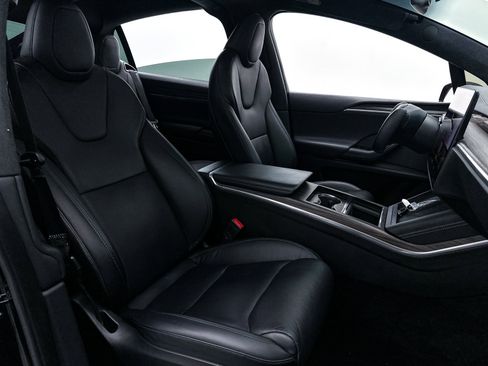 Used 2022 Tesla Model X image 34