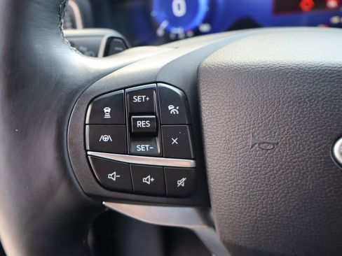 Used 2020 Ford Explorer Platinum w/ Premium Technology Package AWD/4WD image 16