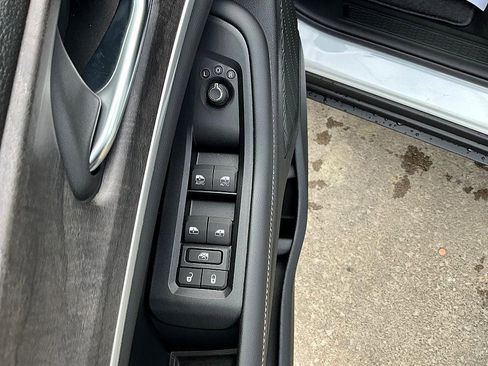 New 2025 Jeep Grand Cherokee L Limited image 15