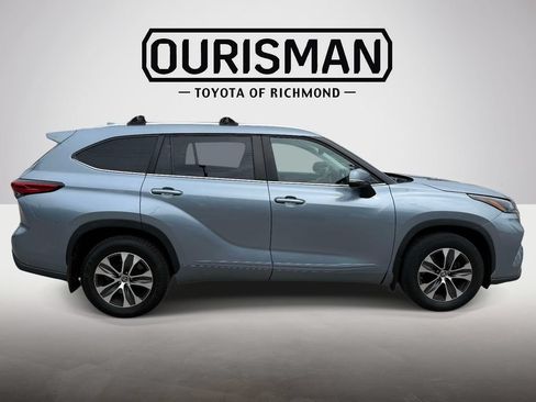 Used 2023 Toyota Highlander XLE AWD/4WD image 2