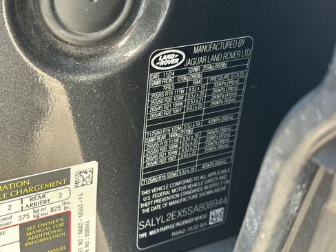 Certified 2025 Land Rover Range Rover Velar Dynamic SE image 35