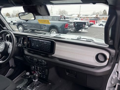 Used 2024 Jeep Wrangler Willys image 12