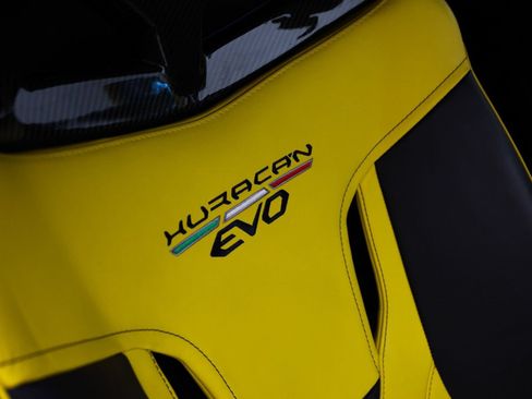 Used 2020 Lamborghini Huracan EVO RWD image 12