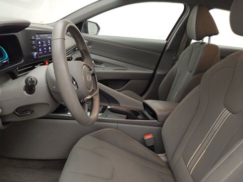 Used 2025 Hyundai Elantra Sport FWD image 17