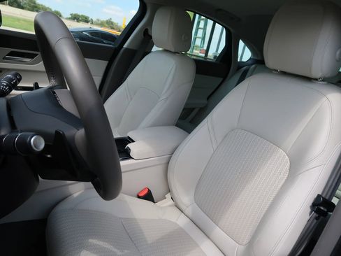 Used 2017 Jaguar XF Prestige image 15