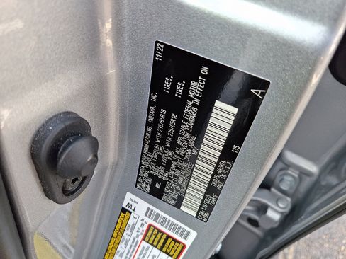 Used 2023 Toyota Highlander L image 27