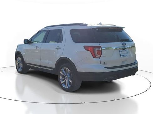 Used 2019 Ford Explorer XLT w/ Equipment Group 202A AWD/4WD image 3