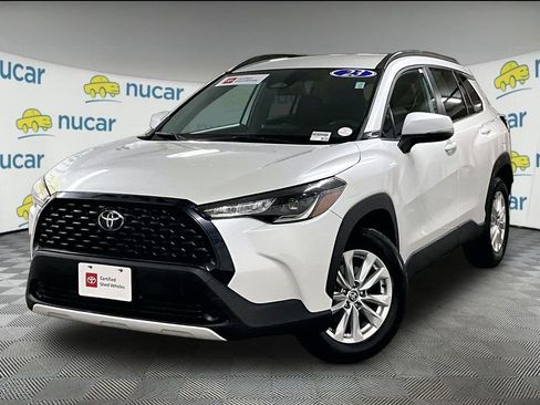 Certified 2023 Toyota Corolla Cross LE AWD/4WD image 3