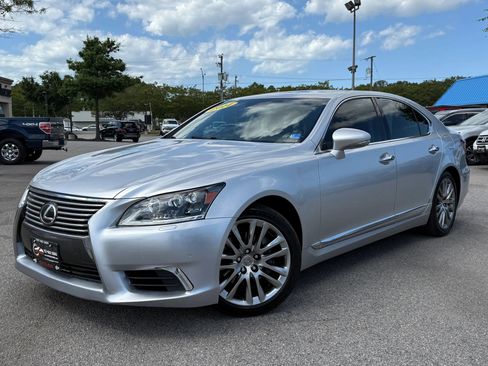 Used 2014 Lexus LS 460 w/ Comfort Package RWD image 2