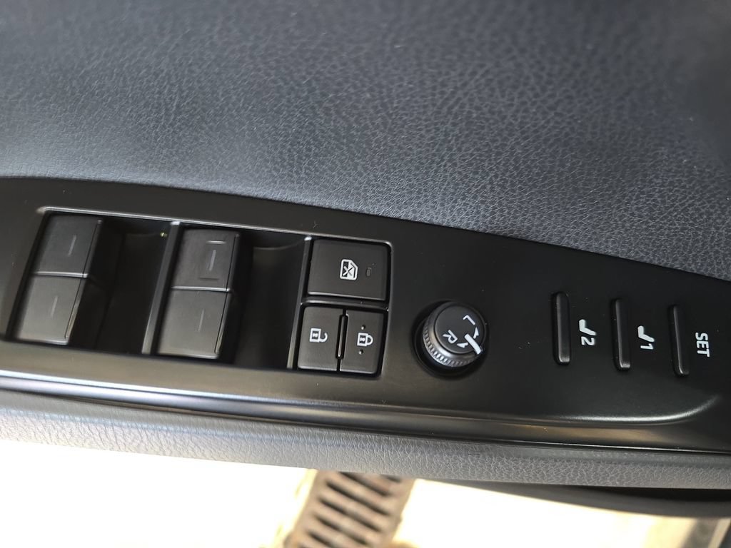Used 2026 Toyota Camry XLE w/ Premium Plus Package AWD/4WD image 31