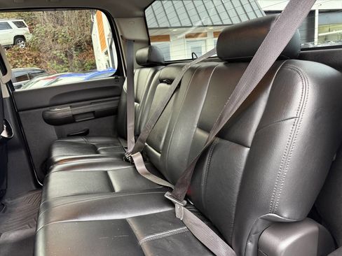 Used 2008 GMC Sierra 2500 SLE w/ Z71 Off-Road Package image 21