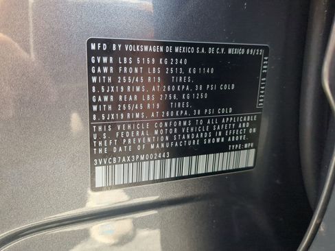 Used 2023 Volkswagen Tiguan SE R-Line image 28