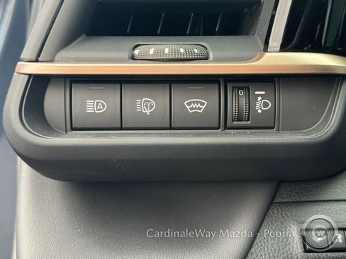 Used 2025 Toyota Crown Signia image 29