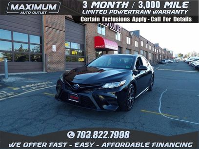 Used 2020 Toyota Camry SE w/ Sunroof Package