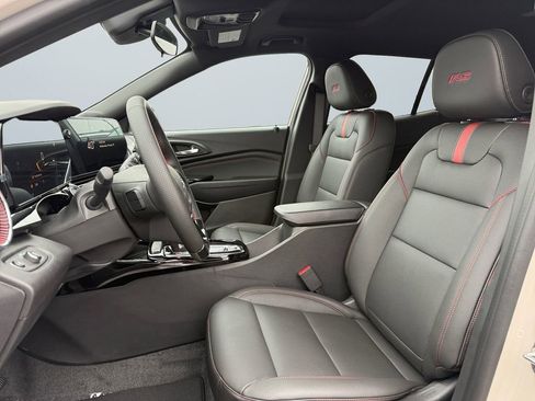 New 2026 Chevrolet Trax RS w/ Sunroof Package image 9