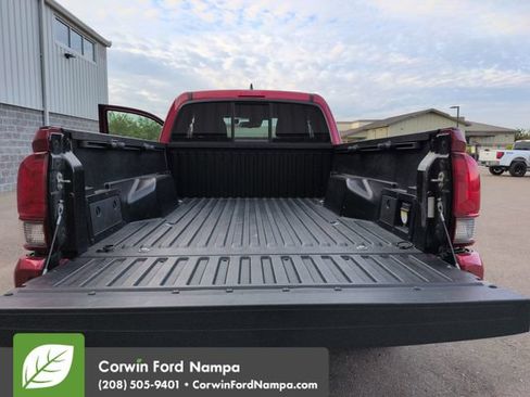 Used 2018 Toyota Tacoma TRD Sport w/ Technology Package AWD/4WD image 27
