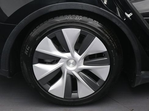 Used 2023 Tesla Model Y Long Range AWD/4WD image 40