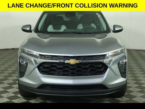 Used 2024 Chevrolet Trax LS w/ LS Convenience Package FWD image 8