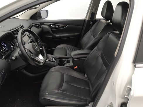 Used 2022 Nissan Rogue Sport SL w/ Premium Package FWD image 17