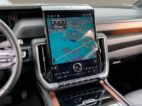Used 2025 GMC Yukon Denali AWD/4WD image 6