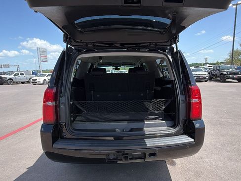 Used 2017 Chevrolet Suburban LS RWD image 30