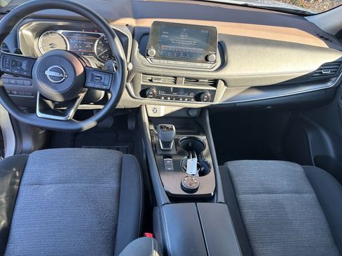 Used 2023 Nissan Rogue SV image 13