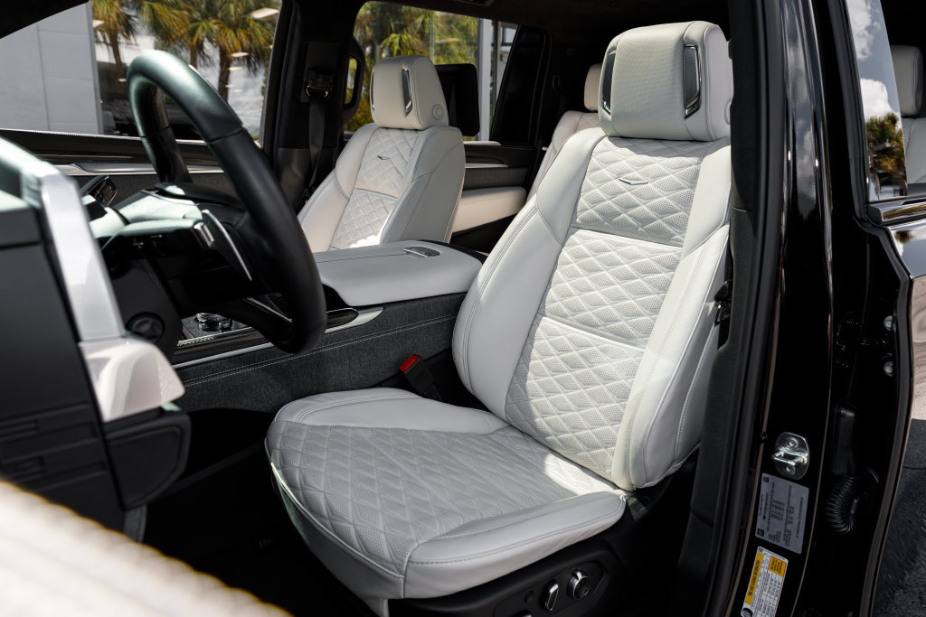 Used 2025 Cadillac Escalade ESV V AWD/4WD image 25