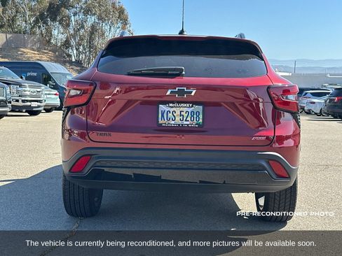 Used 2025 Chevrolet Trax RS w/ Sunroof Package FWD image 5