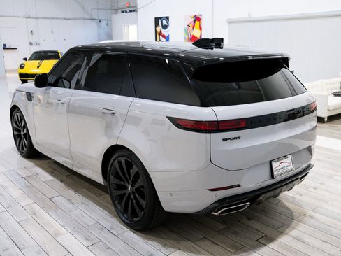 Used 2025 Land Rover Range Rover Sport Dynamic SE image 13