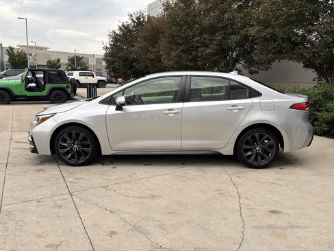 Used 2023 Toyota Corolla SE FWD image 9