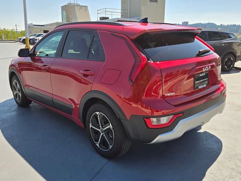 Certified 2025 Kia Niro EX FWD image 5