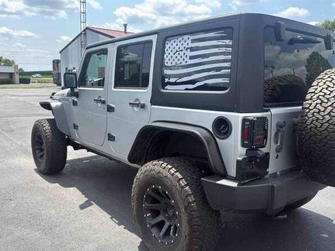 Used 2012 Jeep Wrangler Unlimited Rubicon AWD/4WD image 7