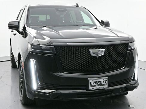 Used 2022 Cadillac Escalade Sport Platinum image 2